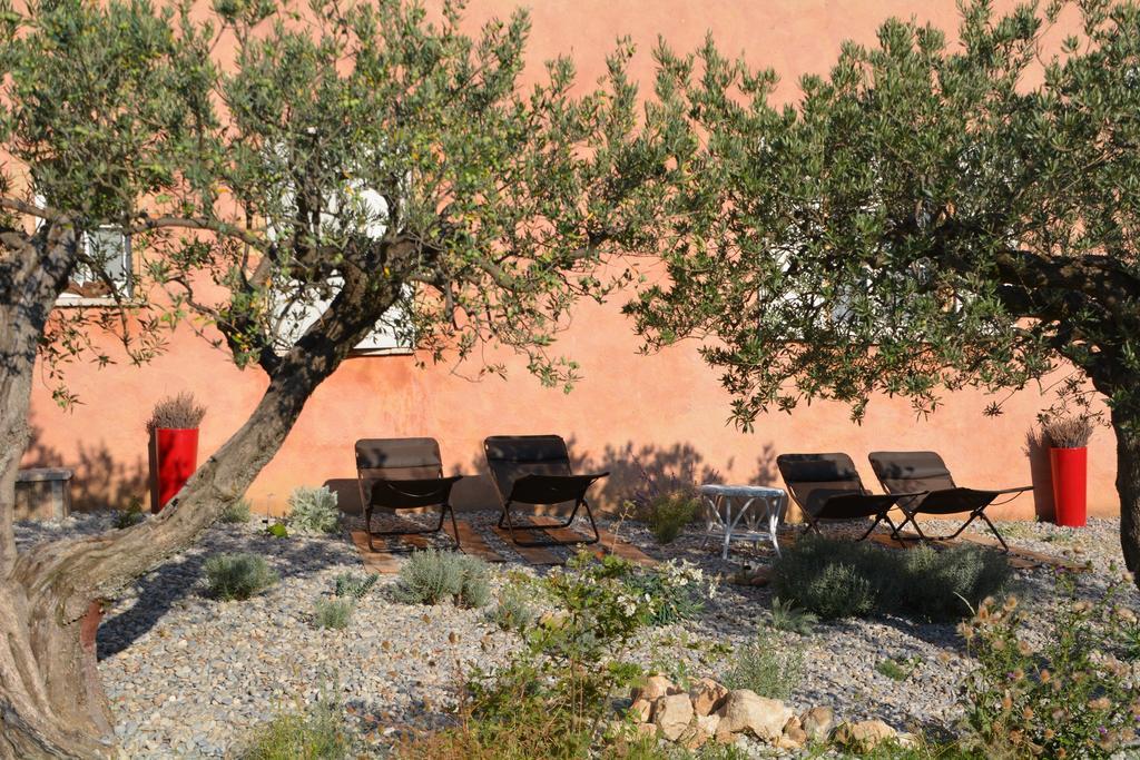 Bed and Breakfast Les Jardins De L'Ermitage Ле-Саль-сюр-Вердон Екстер'єр фото