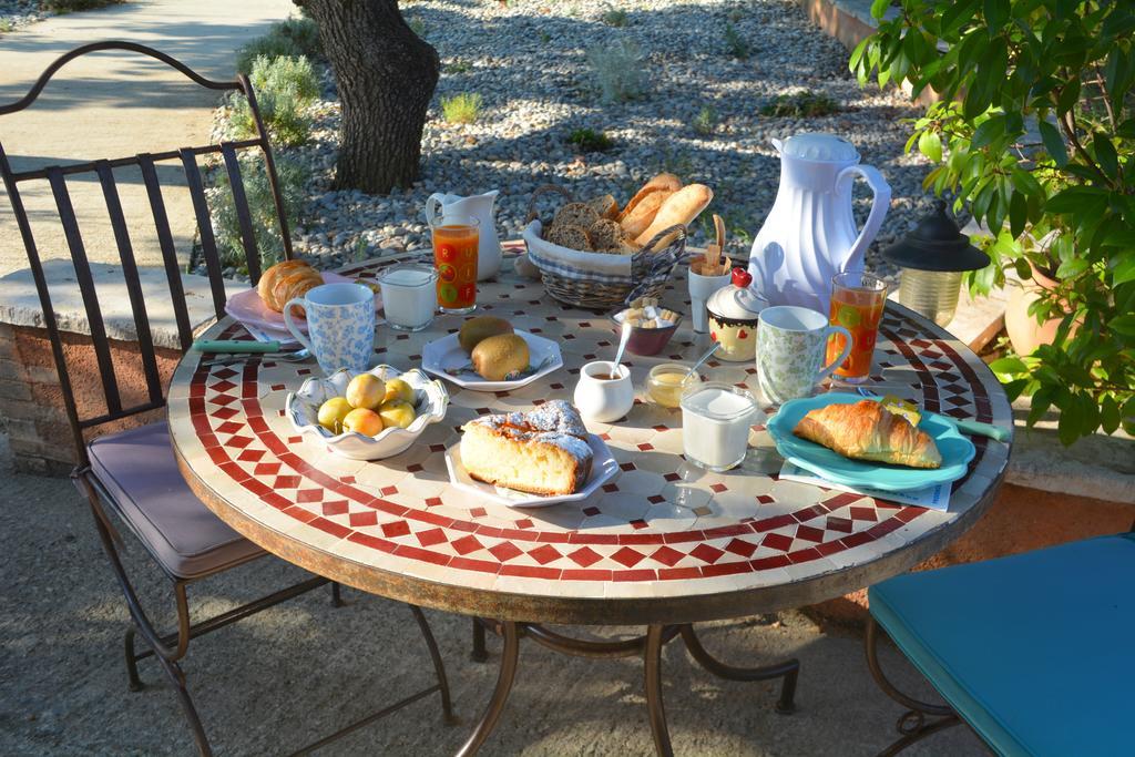 Bed and Breakfast Les Jardins De L'Ermitage Ле-Саль-сюр-Вердон Екстер'єр фото